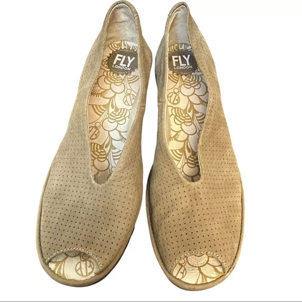 Fly London yury Women's Tan wedge platforms Shoes Sz 37 (6.5)